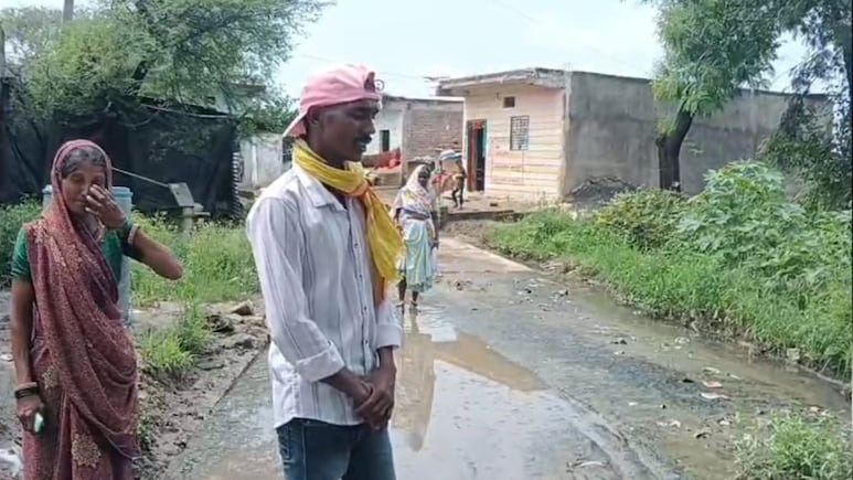Dhar: फेसबुक पर अपने वार्ड की समस्या पोस्ट करना पंच को पड़ा महंगा, सरपंच ने गुस्से में कर दी पिटाई, FIR दर्ज Dhar: फेसबुक पर अपने वार्ड की समस्या पोस्ट करना पंच को पड़ा महंगा, सरपंच ने गुस्से में कर दी पिटाई, FIR दर्ज
