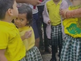 महाराष्ट्र: वाशिम के करंजा शहर के पास बच्चों को स्कूल ले जा रही स्कूल वैन पलटी महाराष्ट्र: वाशिम के करंजा शहर के पास बच्चों को स्कूल ले जा रही स्कूल वैन पलटी