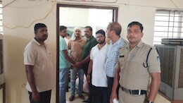 खुलेआम एक लाख रुपये रिश्वत मांग रहे थे नगर परिषद के सीएमओ! 30 हजार लेते रंगे हाथों गिरफ्तार