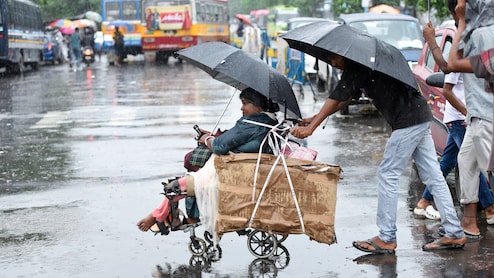 6 घंटे में जलप्रलय.. हर तरफ पानी-पानी, आखिर कोलकाता में क्यों हुई इतनी बारिश ; पूजा पंडालों में भी जलजमाव