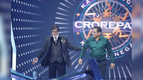 अमिताभ बच्चन क्यों छूने लगे बलिया के IRS आशुतोष पांडे के पैर? KBC 17 में दिखा अद्भुत नजारा