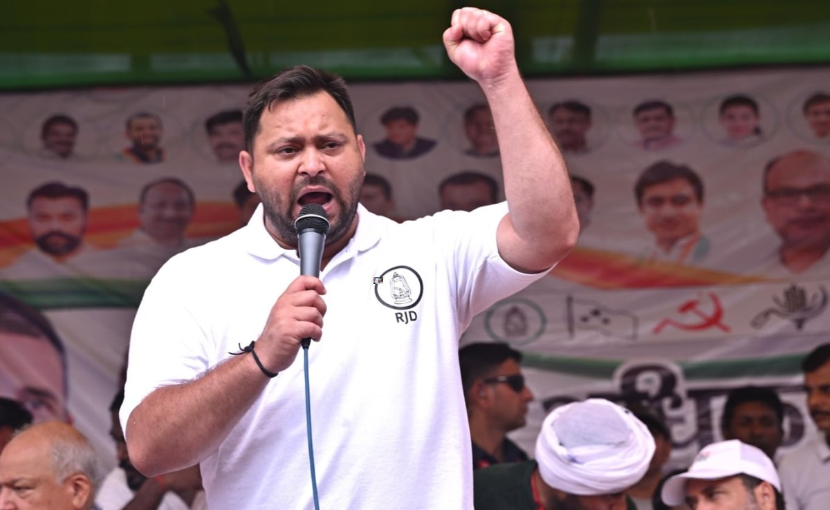 आरजेडी नेता तेजस्वी यादव नौकरियों और रोजगार को मुद्दा बना रहे हैं. आरजेडी नेता तेजस्वी यादव नौकरियों और रोजगार को मुद्दा बना रहे हैं.