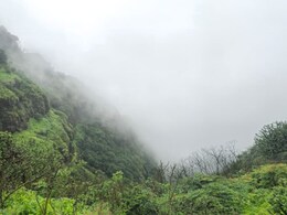 EXCLUSIVE: 'उच्चांकी' पावसाचे वरदान, लोकांसाठी ठरतेय शाप! 'पाथरपुंज'करांच्या वेदना ऐकणार कोण?