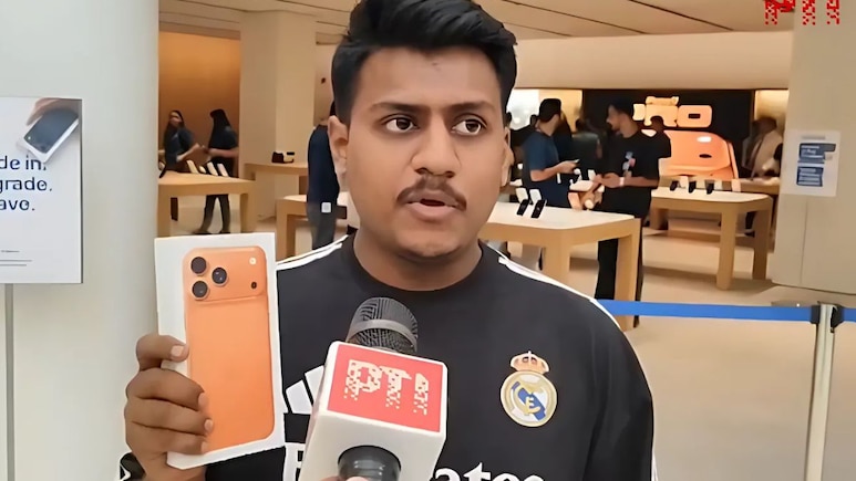 iphone 17 Cosmic Orange: "मी मुस्लीम आहे तरीही…", आयफोन खरेदीनंतर तरुणाची प्रतिक्रिया चर्चेत iphone 17 Cosmic Orange: "मी मुस्लीम आहे तरीही…", आयफोन खरेदीनंतर तरुणाची प्रतिक्रिया चर्चेत
