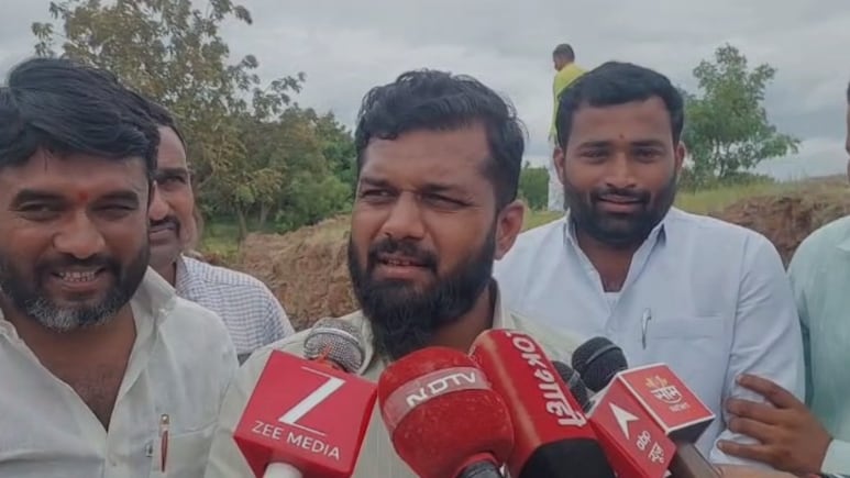 कौन हैं बाबाराजे? जिन्होंने अजित पवार से कराई थी लेडी IPS अंजना कृष्णा की बात कौन हैं बाबाराजे? जिन्होंने अजित पवार से कराई थी लेडी IPS अंजना कृष्णा की बात