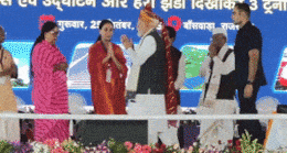 बांसवाड़ा में नजर आया PM मोदी का बदला-बदला अंदाज़, मंच पर वसुंधरा राजे से बातचीत के वीडियो की चर्चा  बांसवाड़ा में नजर आया PM मोदी का बदला-बदला अंदाज़, मंच पर वसुंधरा राजे से बातचीत के वीडियो की चर्चा