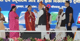 बांसवाड़ा में नजर आया PM मोदी का बदला-बदला अंदाज़, मंच पर वसुंधरा राजे से बातचीत के वीडियो की चर्चा 