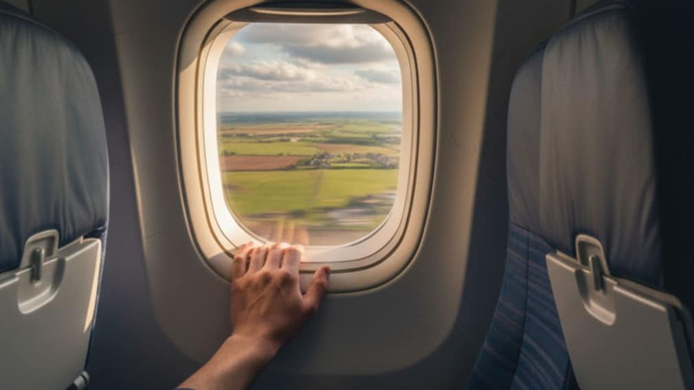 Why Do You Get That 'Dropping Feeling' During Flight Takeoff? 6 Interesting Reasons Behind It