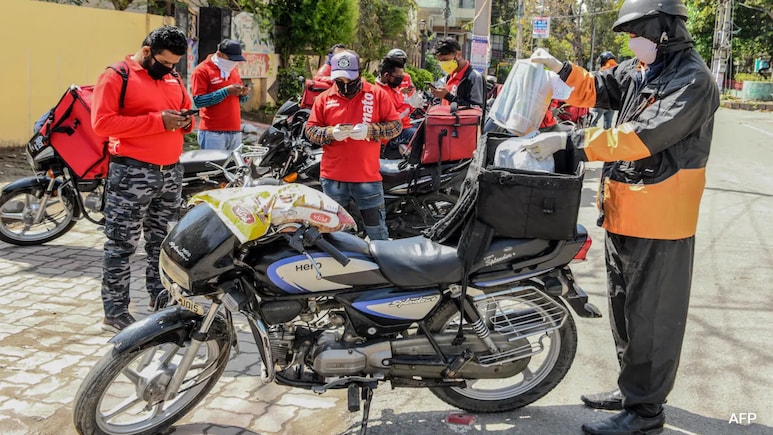 Zomato, Swiggy, Blinkit Delivery Fee To Attract 18% GST: What It Means For You Zomato, Swiggy, Blinkit Delivery Fee To Attract 18% GST: What It Means For You