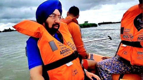 पंजाब बाढ़: किसानों की मदद के लिए सांसद विक्रम साहनी ने दिए 5 करोड़ रुपये