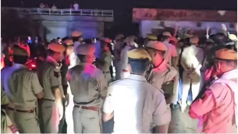 Tonk Protest: टोंक में सोशल मीडिया पोस्ट पर बवाल, सड़कों पर उतरे सैकड़ों लोग, कारखाने में तोड़फोड़ की कोशिश, पुलिस ने संभाला मोर्चा