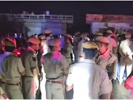 Tonk Protest: टोंक में सोशल मीडिया पोस्ट पर बवाल, सड़कों पर उतरे सैकड़ों लोग, कारखाने में तोड़फोड़ की कोशिश, पुलिस ने संभाला मोर्चा Tonk Protest: टोंक में सोशल मीडिया पोस्ट पर बवाल, सड़कों पर उतरे सैकड़ों लोग, कारखाने में तोड़फोड़ की कोशिश, पुलिस ने संभाला मोर्चा