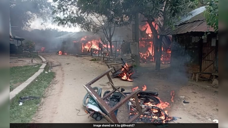 बांग्लादेश में आदिवासी बच्ची से गैंगरेप के बाद भड़की हिंसा, झड़प-आगजनी में 3 मरे, सेना के जवान भी घायल बांग्लादेश में आदिवासी बच्ची से गैंगरेप के बाद भड़की हिंसा, झड़प-आगजनी में 3 मरे, सेना के जवान भी घायल