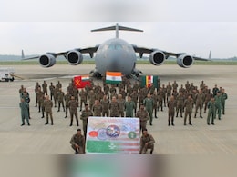 भारत-अमेरिका मिलकर करेंगे जंग की तैयारी, अलास्का पहुंची सेना- टैरिफ विवाद के बीच 'युद्ध अभ्यास 2025' क्यों अहम भारत-अमेरिका मिलकर करेंगे जंग की तैयारी, अलास्का पहुंची सेना- टैरिफ विवाद के बीच 'युद्ध अभ्यास 2025' क्यों अहम