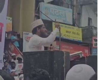 मैं उस योगी को... महाराष्ट्र के मौलवी ने भरी सभा में यूपी CM को अपशब्दों के साथ दी धमकी