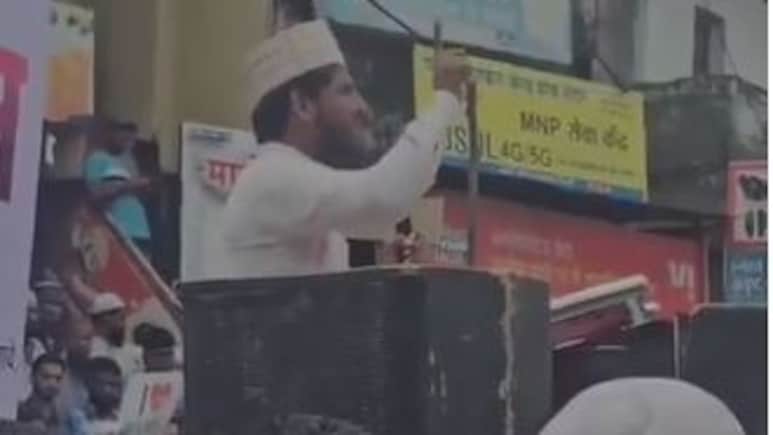 मैं उस योगी को... महाराष्ट्र के मौलवी ने भरी सभा में यूपी CM को अपशब्दों के साथ दी धमकी