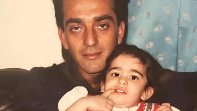 संजय दत्त की बड़ी बेटी की 10 फोटो, फिल्मों से दूर विदेश में करती है नौकरी, दूसरी फोटो देख कहेंगे- हू ब हू संजू बाबा