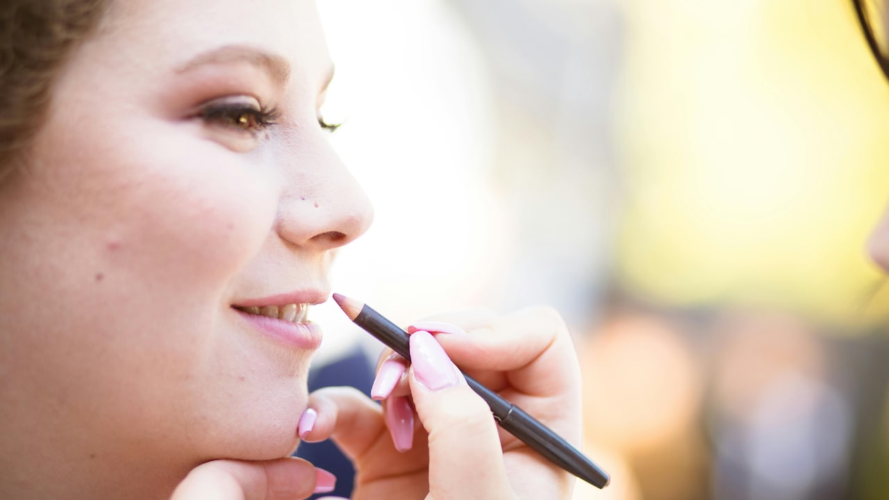 Top tips and tricks for applying lip liner to keep it long lasting