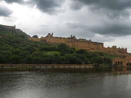 Rajasthan Rain: मानसून की विदाई के बाद भी राजस्थान में बारिश का दौर जारी; आज इन 12 जिलों में येलो अलर्ट