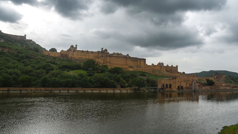 Rajasthan Rain: मानसून की विदाई के बाद भी राजस्थान में बारिश का दौर जारी; आज इन 12 जिलों में येलो अलर्ट
