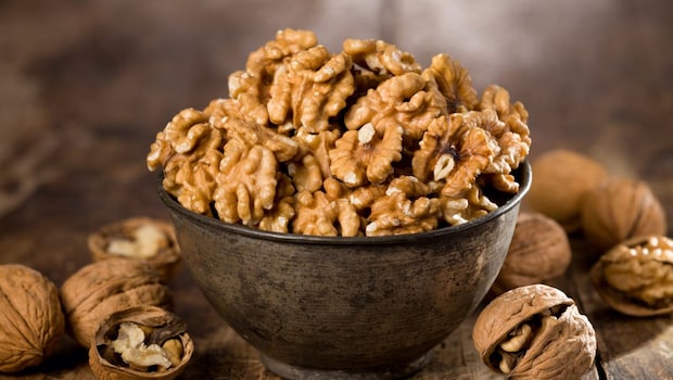 Should You Soak Walnuts Before Eating Them? Why And How Many You Should Have Every Day