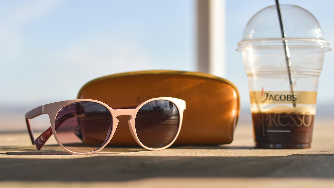 Get Matching Frames With Your Outfit At Min 30% Discount