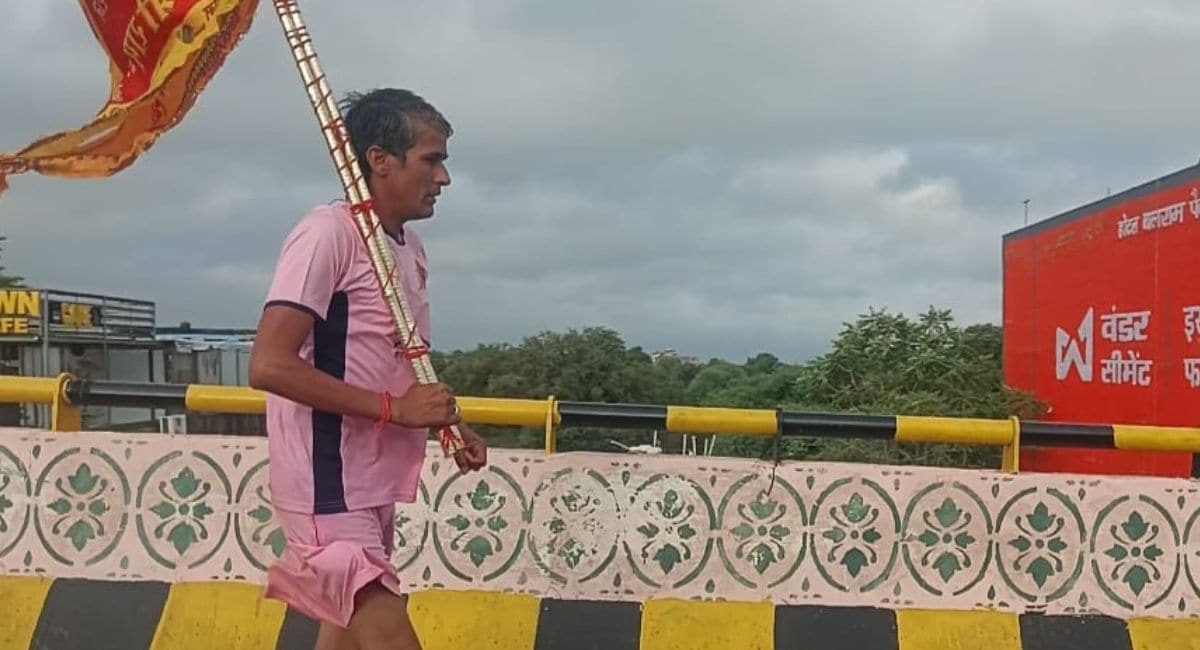 बाबा खाटूश्यामजी के दरबार पहुंचा श्याम भक्त. बाबा खाटूश्यामजी के दरबार पहुंचा श्याम भक्त.