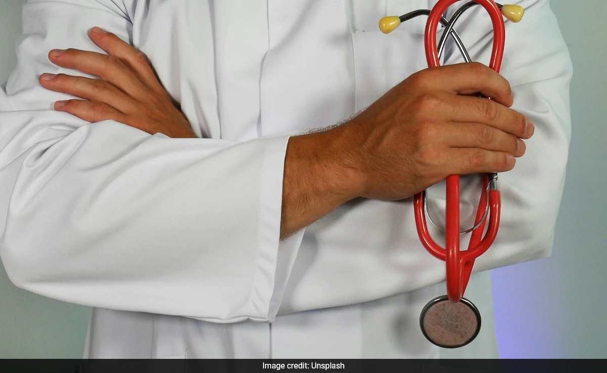Doctor Avoids Ban After Sex During Patient's Surgery