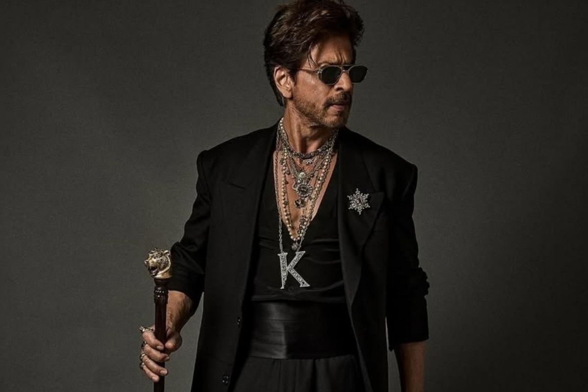 Shah Rukh Khan's Salt-And-Pepper <i>King</i> Look Leaked From Poland. Arshad Warsi Is There As Well