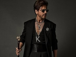 Shah Rukh Khan's Salt-And-Pepper <i>King</i> Look Leaked From Poland. Arshad Warsi Is There As Well Shah Rukh Khan's Salt-And-Pepper <i>King</i> Look Leaked From Poland. Arshad Warsi Is There As Well