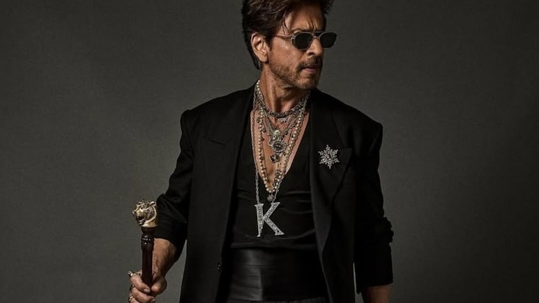 Shah Rukh Khan's Salt-And-Pepper <i>King</i> Look Leaked From Poland. Arshad Warsi Is There As Well Shah Rukh Khan's Salt-And-Pepper <i>King</i> Look Leaked From Poland. Arshad Warsi Is There As Well
