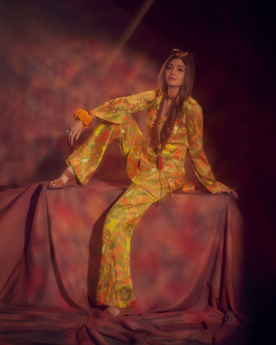 Shilpa Shetty Channels Zeenat Aman's Iconic <i>Hare Rama Hare Krishna</i> Look