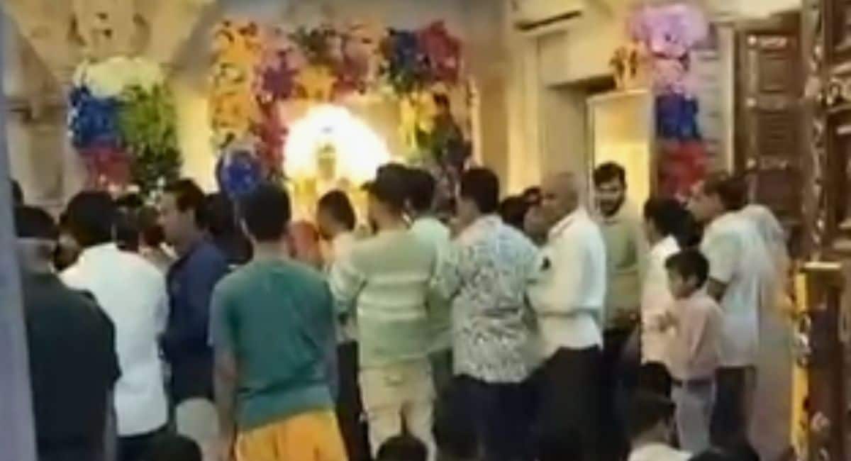 मां त्रिपुरा सुंदरी का दर्शन करने पहुंचे भक्त. मां त्रिपुरा सुंदरी का दर्शन करने पहुंचे भक्त.
