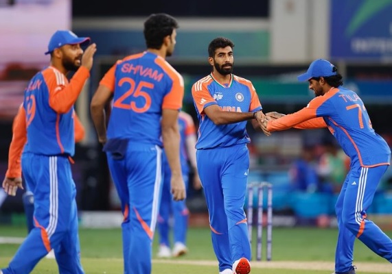 IND vs PAK LIVE, Asia Cup 2025 Final लाइव: फरहान-फखर की सलामी जोड़ी क्रीज पर, भारत की नजरें शुरुआती विकेट पर