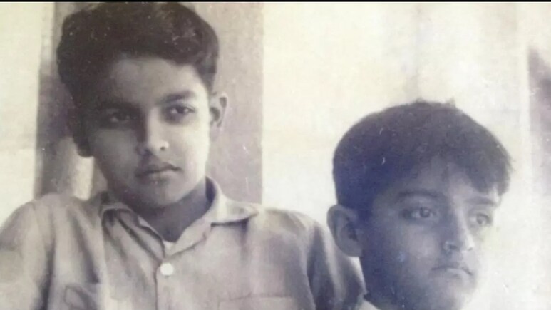 फोटो में नजर आ रहा ये बच्चा है नामचीन फिल्ममेकर, दोनों बेटियां हैं एक्ट्रेस, नेटवर्थ सुन उड़ जाएंगे होश फोटो में नजर आ रहा ये बच्चा है नामचीन फिल्ममेकर, दोनों बेटियां हैं एक्ट्रेस, नेटवर्थ सुन उड़ जाएंगे होश