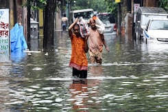 Mamata Banerjee Announces Rs 2 Lakh Compensation for Kolkata Flood Victims Mamata Banerjee Announces Rs 2 Lakh Compensation for Kolkata Flood Victims