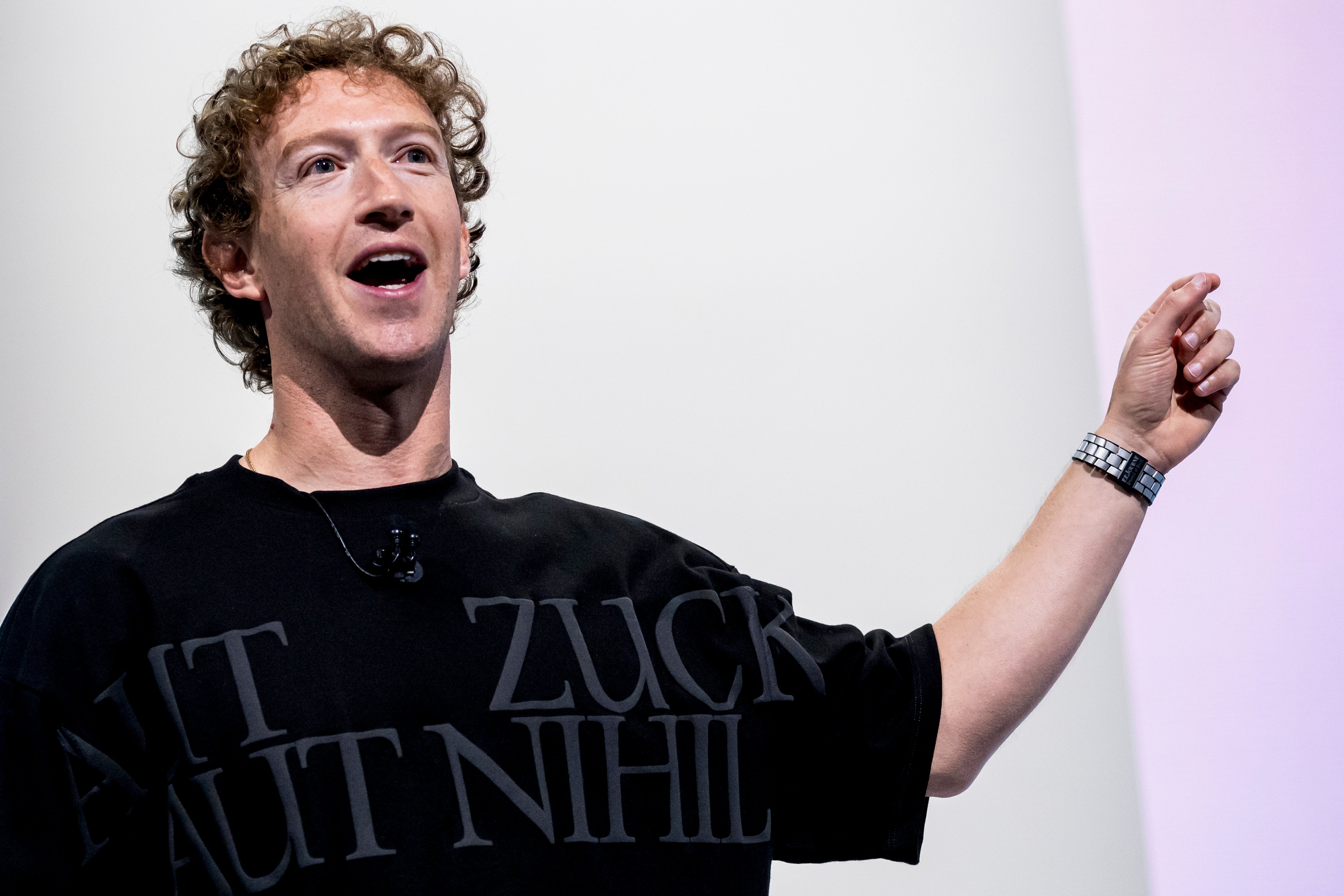 Mark Zuckerberg&rsquo;s Hot Mic Moment With Trump Goes Viral: 'I Wasn't Sure...'| Watch Video