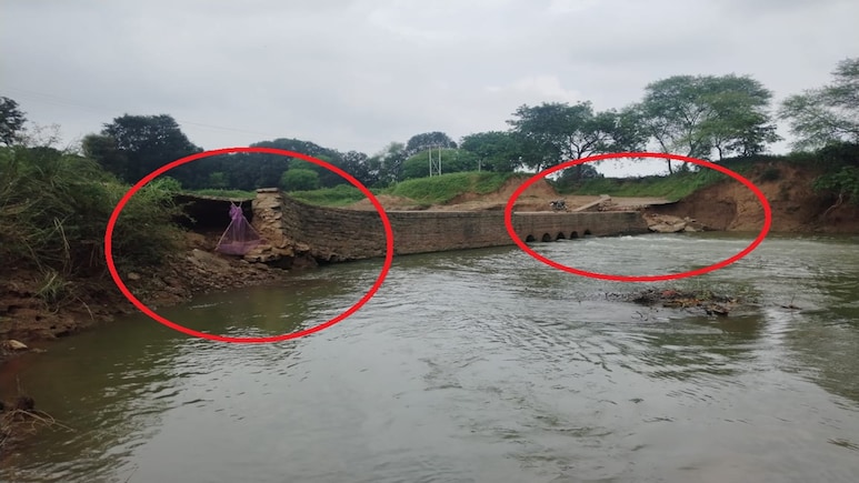 सावधान! 10 गांवों से संपर्क टूटा; टेंडर होने के बाद भी क्यों नहीं बन रहा पुल? जोखिम में जान सावधान! 10 गांवों से संपर्क टूटा; टेंडर होने के बाद भी क्यों नहीं बन रहा पुल? जोखिम में जान