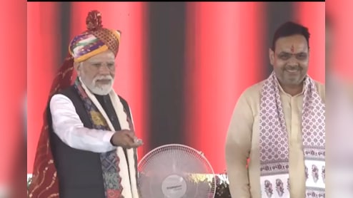 PM Modi: पीएम मोदी का स्वदेशी मंत्र, बोले- ब्रांड किसी भी देश का हो, उसमें मेरे देश की मिट्टी की महक हो