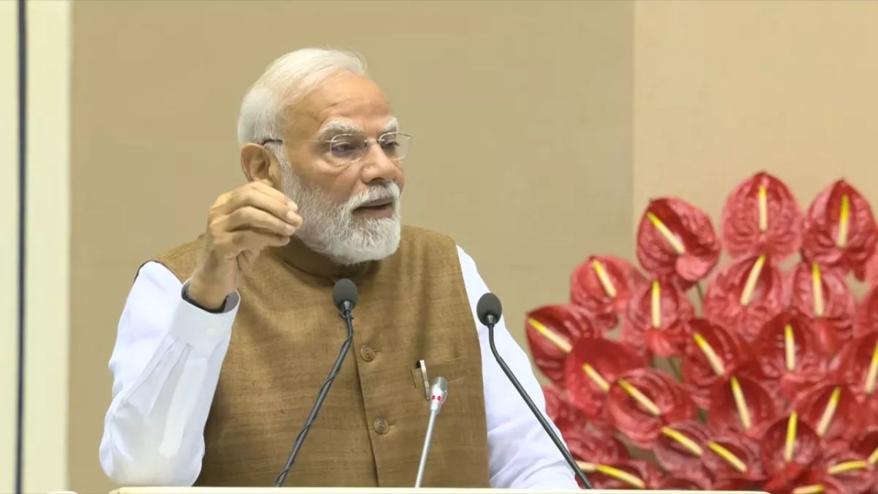 हिंदी दिवस पर पीएम मोदी ने दी बधाई, बोले, 'ये हमारी पहचान और संस्कारों की जीवंत धरोहर'