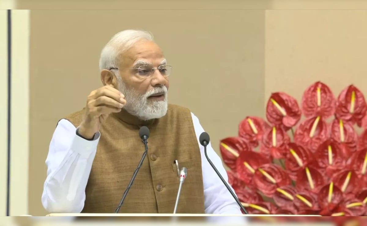 हिंदी दिवस पर पीएम मोदी ने दी बधाई, बोले, 'ये हमारी पहचान और संस्कारों की जीवंत धरोहर' हिंदी दिवस पर पीएम मोदी ने दी बधाई, बोले, 'ये हमारी पहचान और संस्कारों की जीवंत धरोहर'