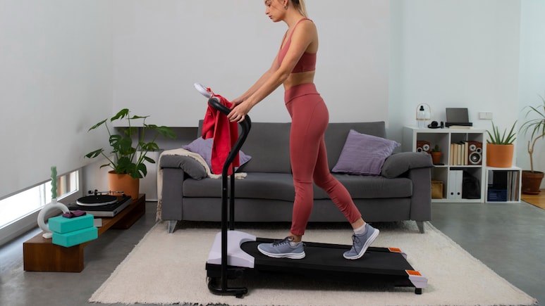 आप भी हैं बढ़ते वजन से परेशान, आज ही ऑर्डर करें ये शानदार Treadmill और हर दिन रहे फिट