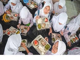 Over 800 Students Suffer Mass Food Poisoning From Free School Meals In Indonesia Over 800 Students Suffer Mass Food Poisoning From Free School Meals In Indonesia