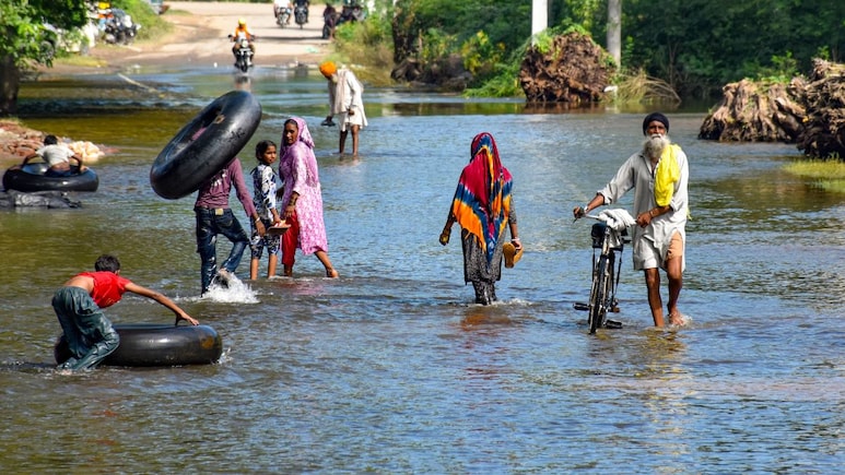 Stand Shoulder-To-Shoulder: PM Modi Leaves For Flood-Hit Himachal, Punjab