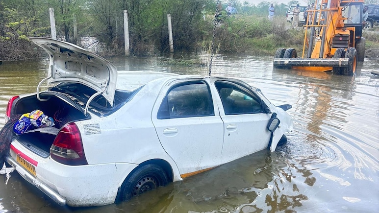 हरिद्वार से अस्थि विसर्जन कर लौट रहे दो परिवार भीषण हादसे का शिकार, 2 बच्चों समेत 7 लोगों की मौत