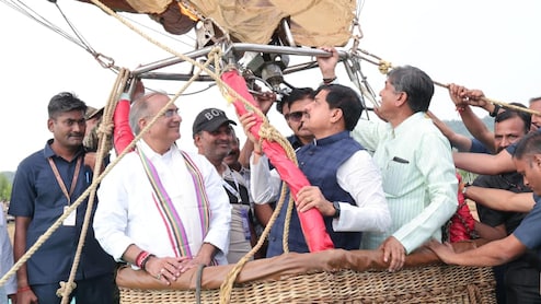 हवा की रफ्तार तेज होने के कारण नहीं उड़ सका हॉट एयर बैलून, CM मोहन यादव को उतारा गया नीचे, सुरक्षाकर्मियों ने बुझाई आग