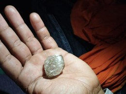 150 कैरेट हीरे की सबसे बड़ी हेराफेरी ! पन्ना में पार्टनर पर लगा करोड़ों की धोखाधड़ी का आरोप. 150 कैरेट हीरे की सबसे बड़ी हेराफेरी ! पन्ना में पार्टनर पर लगा करोड़ों की धोखाधड़ी का आरोप.