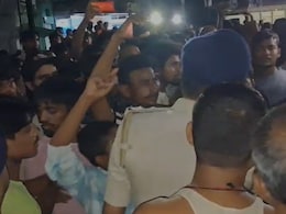 20 रुपए दो, 15 अभी ले लो, 5 बाद में.... मात्र 5 रुपए के लिए भरे बाजार में शख्स की पीट-पीट कर हत्या 20 रुपए दो, 15 अभी ले लो, 5 बाद में.... मात्र 5 रुपए के लिए भरे बाजार में शख्स की पीट-पीट कर हत्या