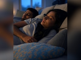 रात की नींद नहीं हो रही पूरी? जानिए कैसे यह आदत बना रही आपको बीमार रात की नींद नहीं हो रही पूरी? जानिए कैसे यह आदत बना रही आपको बीमार