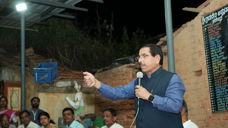 "How Can He Do It": Union Minister Loses Cool At Karnataka Cop Over Lathicharge